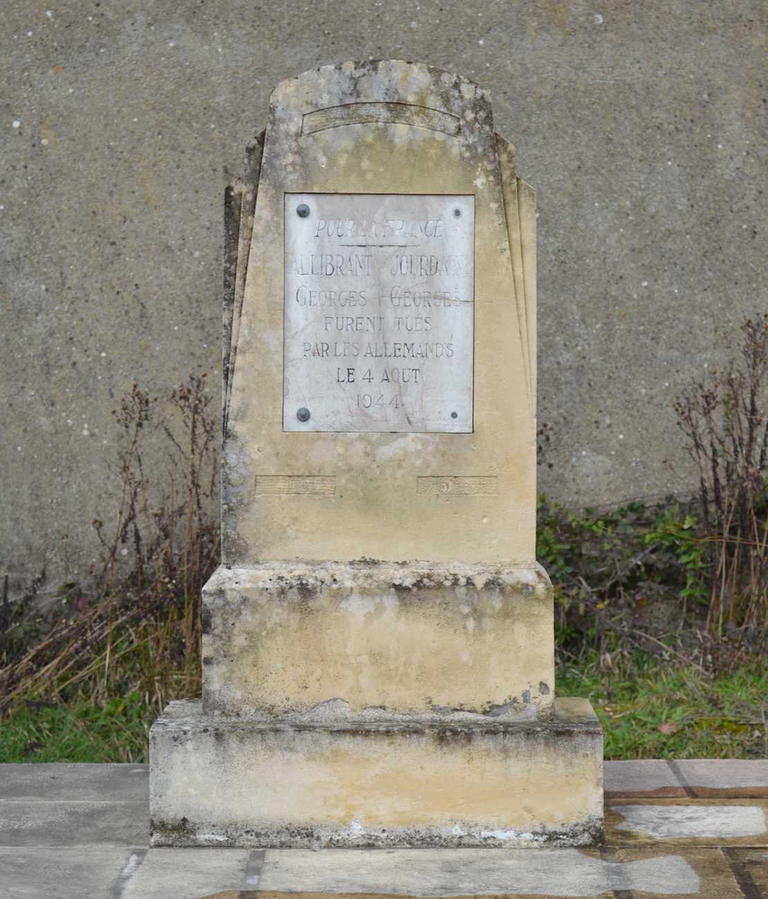 Monument - Leignes sur Fontaine